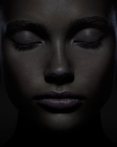 Dark beauty with closed eyes by photographer Kenneth Rimm Copenhagen Denmark